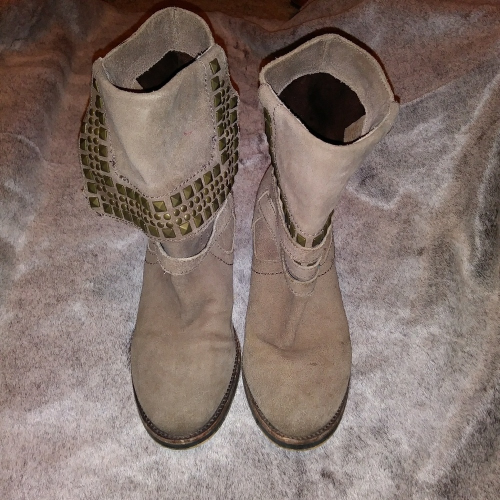 Light grey, studded boots- with buckle